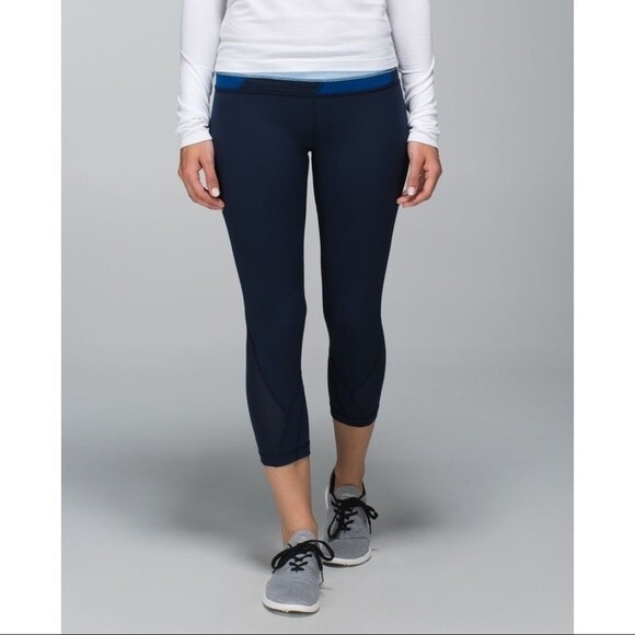 Lululemon Navy Run Inspire Crop II Size 6 - Picture 5 of 16